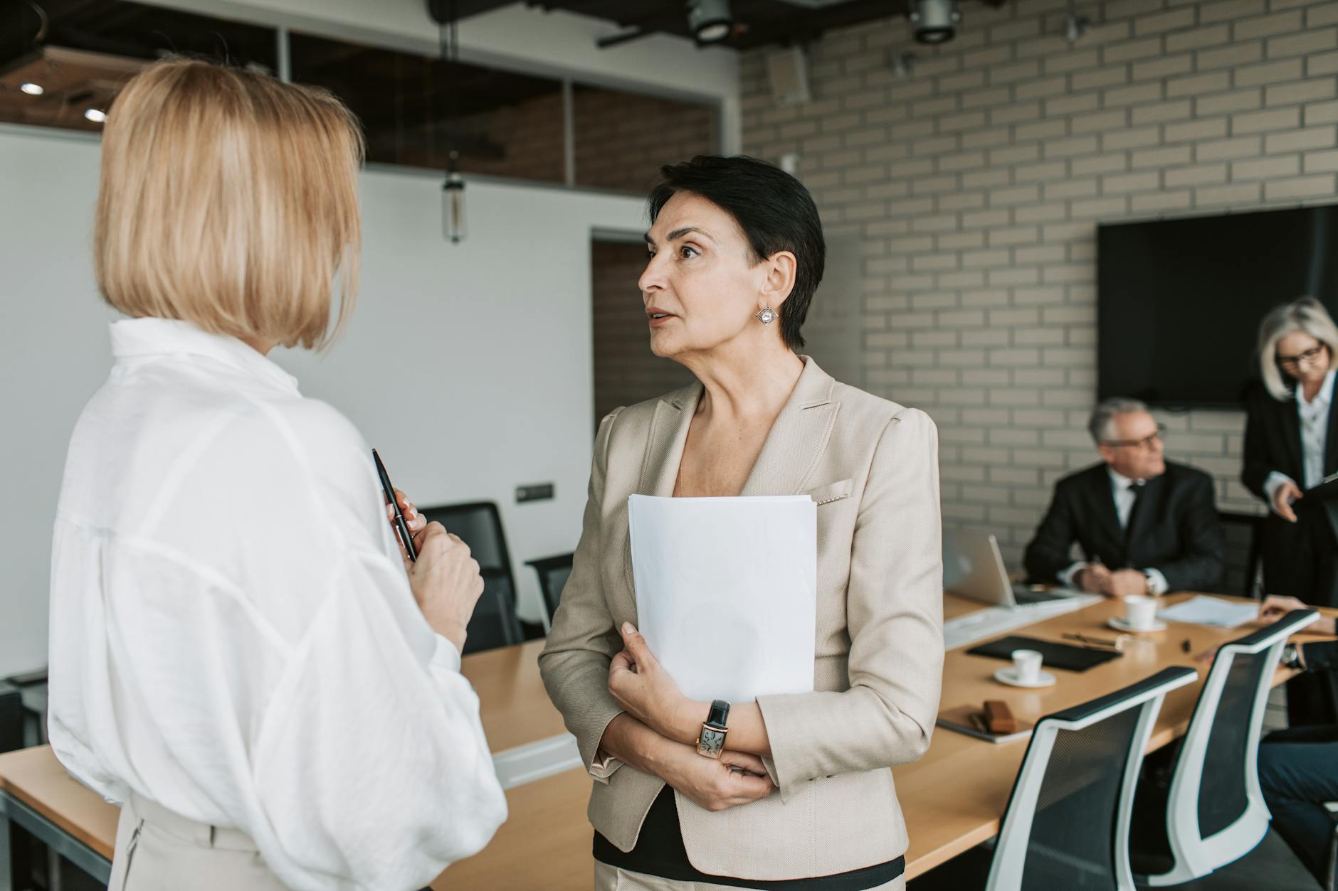Anchoring negotiation : set a high reference