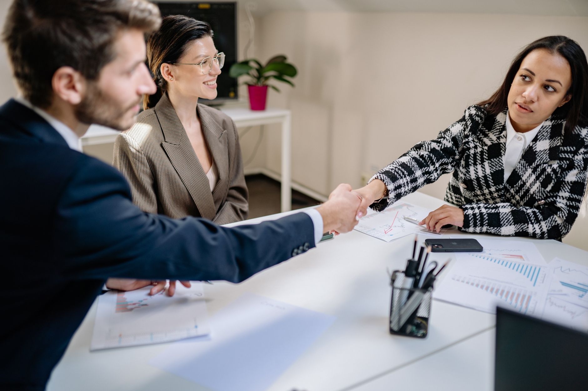 Women’s negotiation guide : pay equity