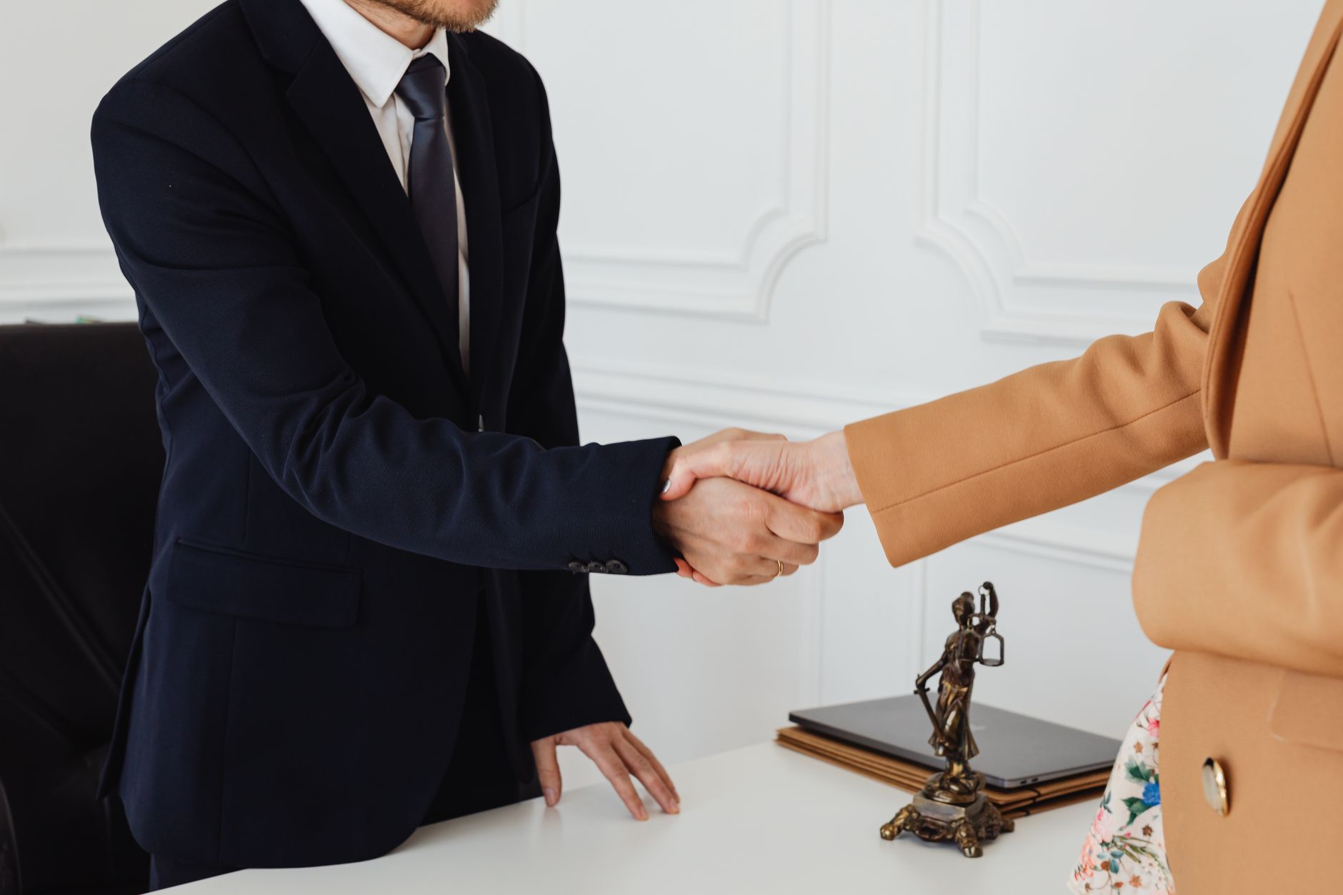 Guida alla negoziazione per le donne : parità salariale